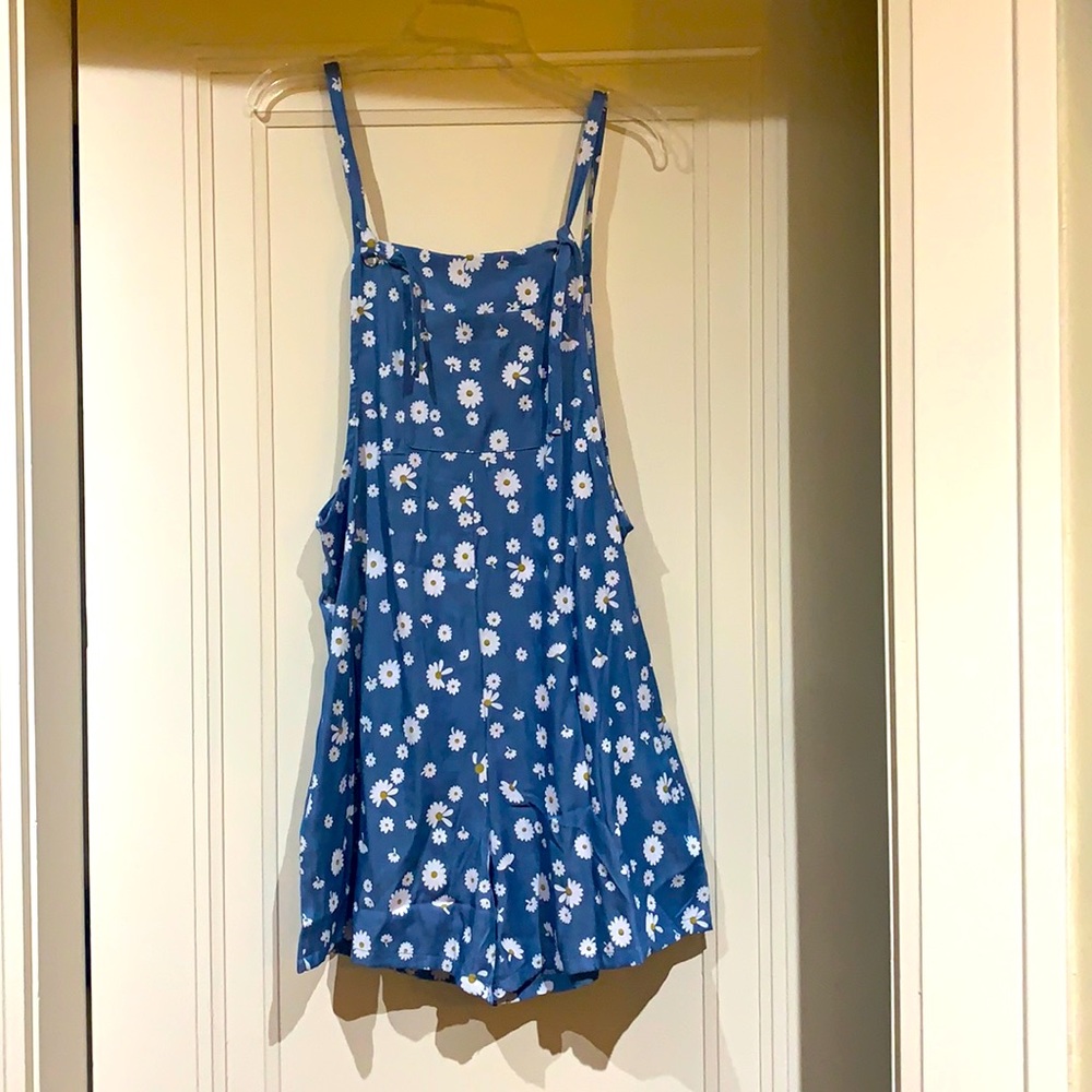 Adorable daisy romper/jumper. Never worn with tags